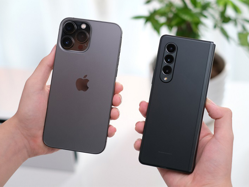 Ngoại h&igrave;nh b&ecirc;n ngo&agrave;i của hai điện thoại